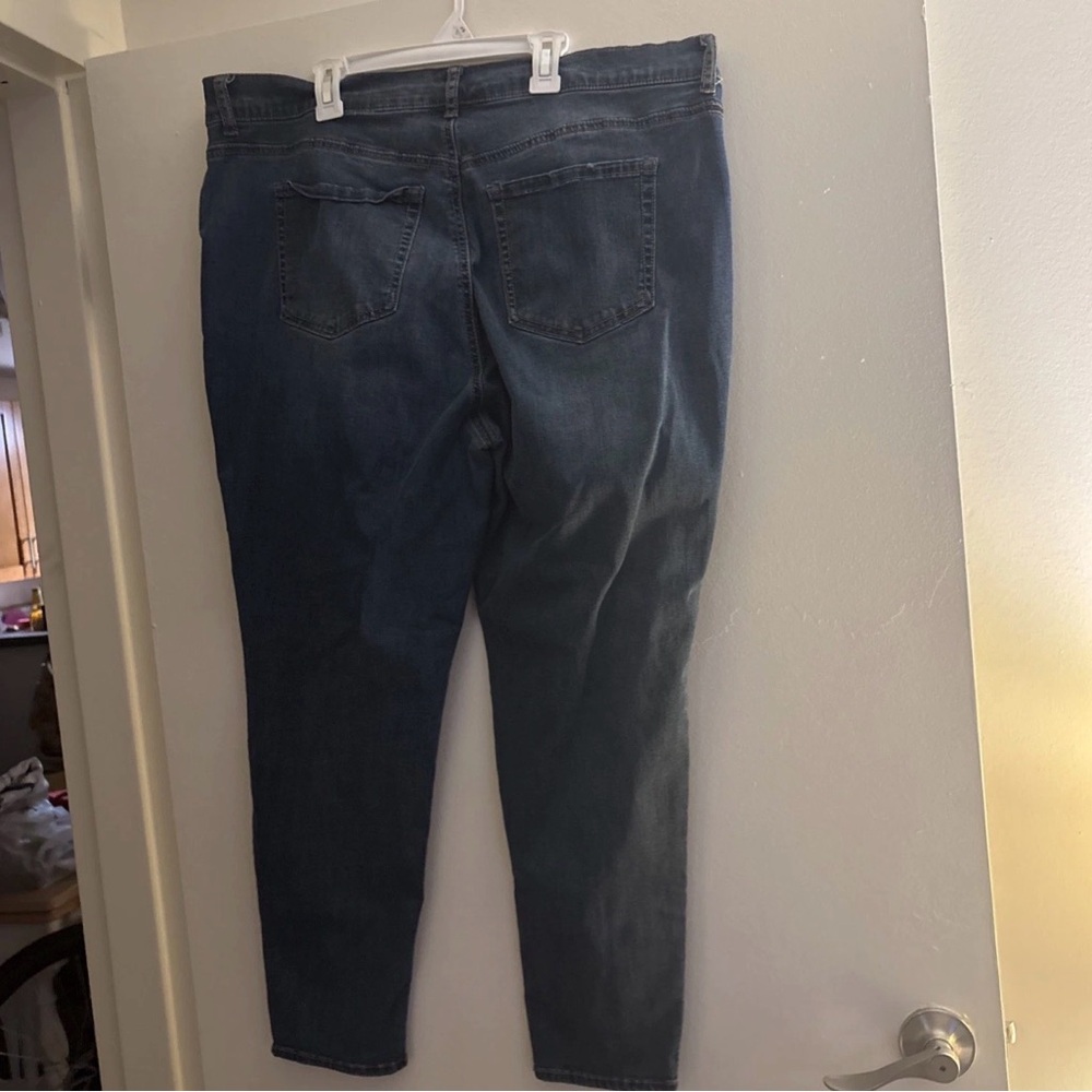 WOMEN'S SIZE 20W TERRA & SKY MID WASH SKINNY JEANS - Picture 2 of 2